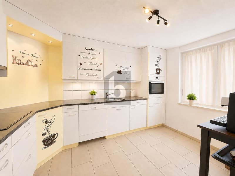 SPACIOUS WITH GARDEN AND BALCONY (3)