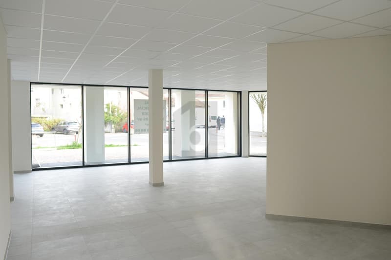 BRIGHT AND MODERN SPACE (5)