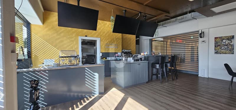 WELL-LOCATED RESTAURANT IN MIGROS CENTER (3)