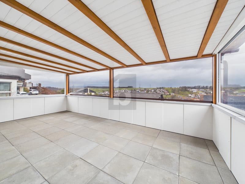 COMMERCIAL SPACE IN YOUR OWN HOUSE! (1)