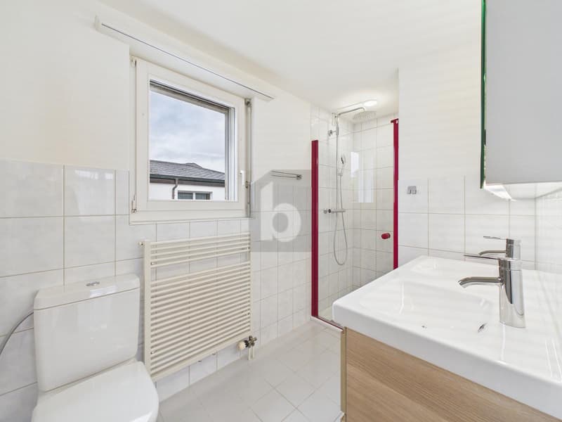 COMMERCIAL SPACE IN YOUR OWN HOUSE! (4)