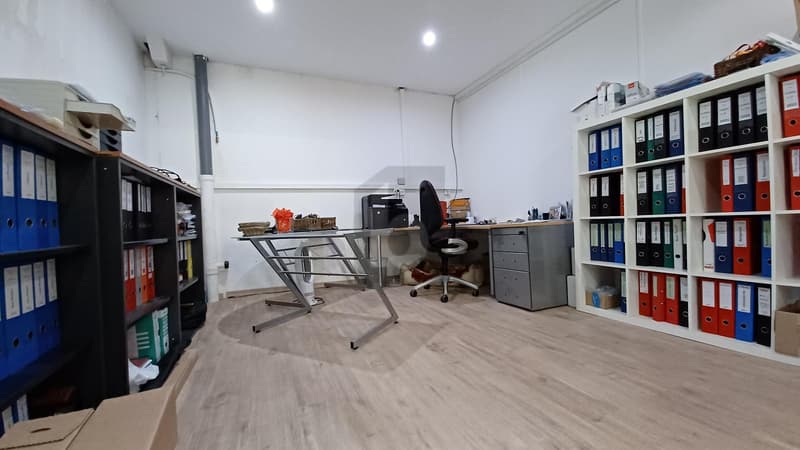 IDEAL LOCATION WITH MANY USE OPTIONS (2)