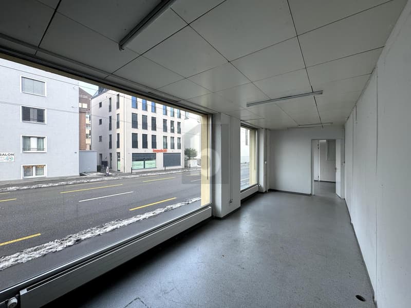 At top location with large shop window (2)