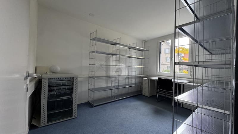 FREE DESIGN AT PERFECT LOCATION (4)