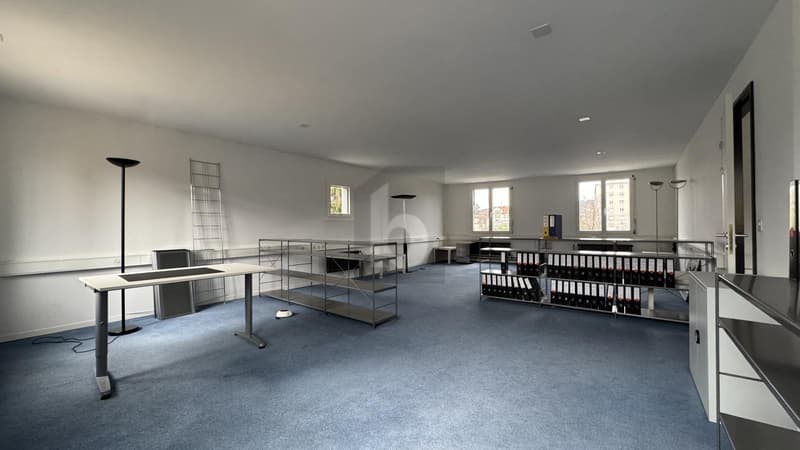 FREE DESIGN AT PERFECT LOCATION (3)