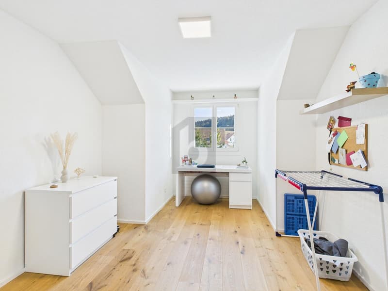 Sunny and spacious with style (11) (3)