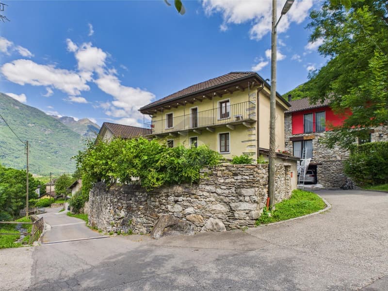 MAISON TYPIQUE DU TICINO ENSOLEILLÉE AVEC JARDIN (1)