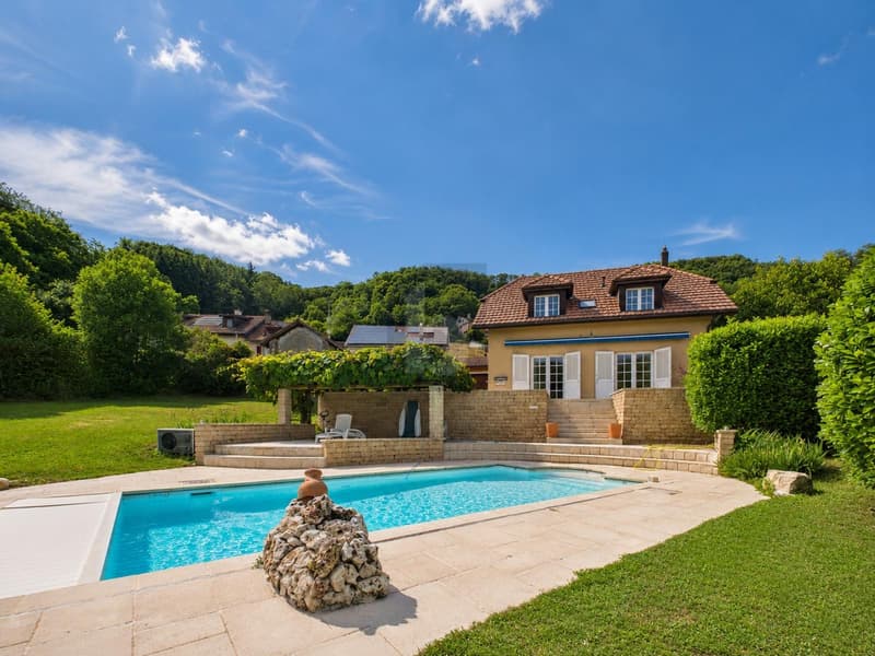 Proprietà di lusso con vista magnifica e piscina (1)