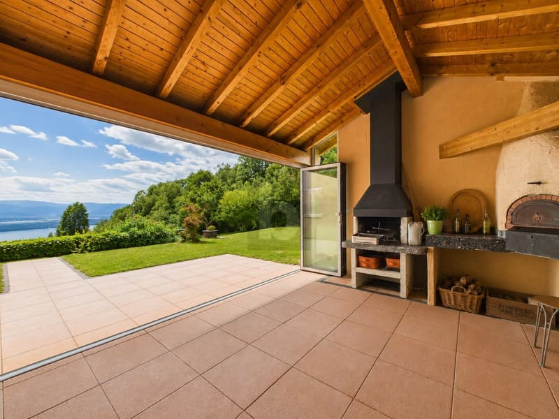 Proprietà di lusso con vista magnifica e piscina (3)