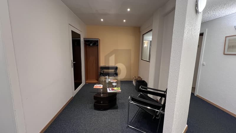 TIMELESS OFFICE SPACE AND CLOSE TO THE CENTER (5)