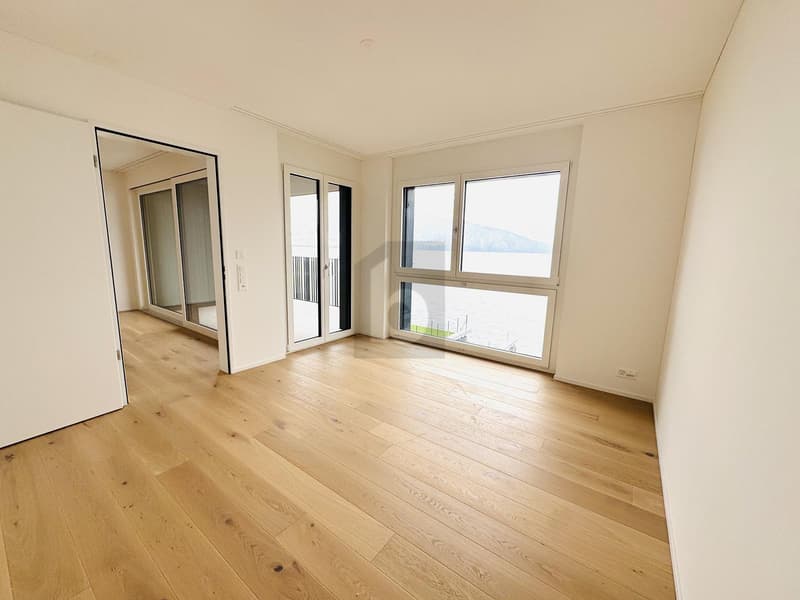 LUXURIOUS NEW BUILDING DIRECTLY ON THE LAKE (3)