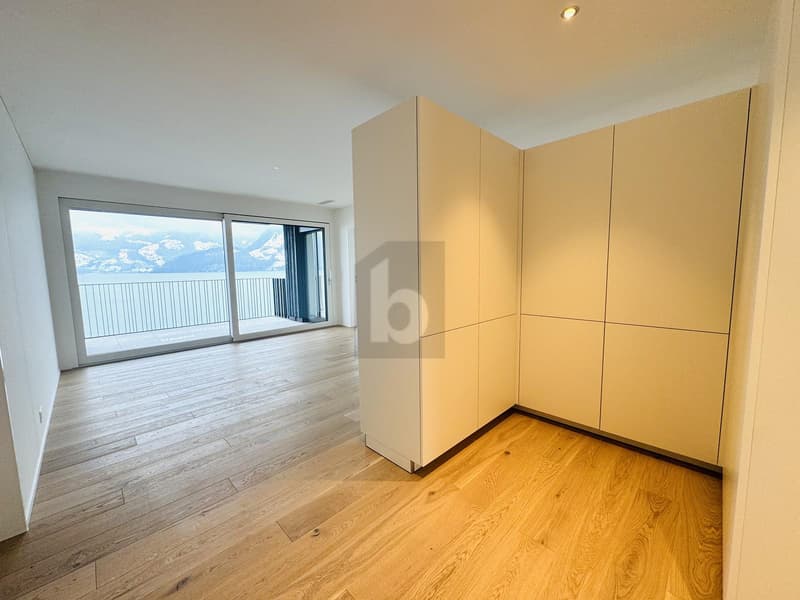 LUXURIOUS NEW BUILDING DIRECTLY ON THE LAKE (4)