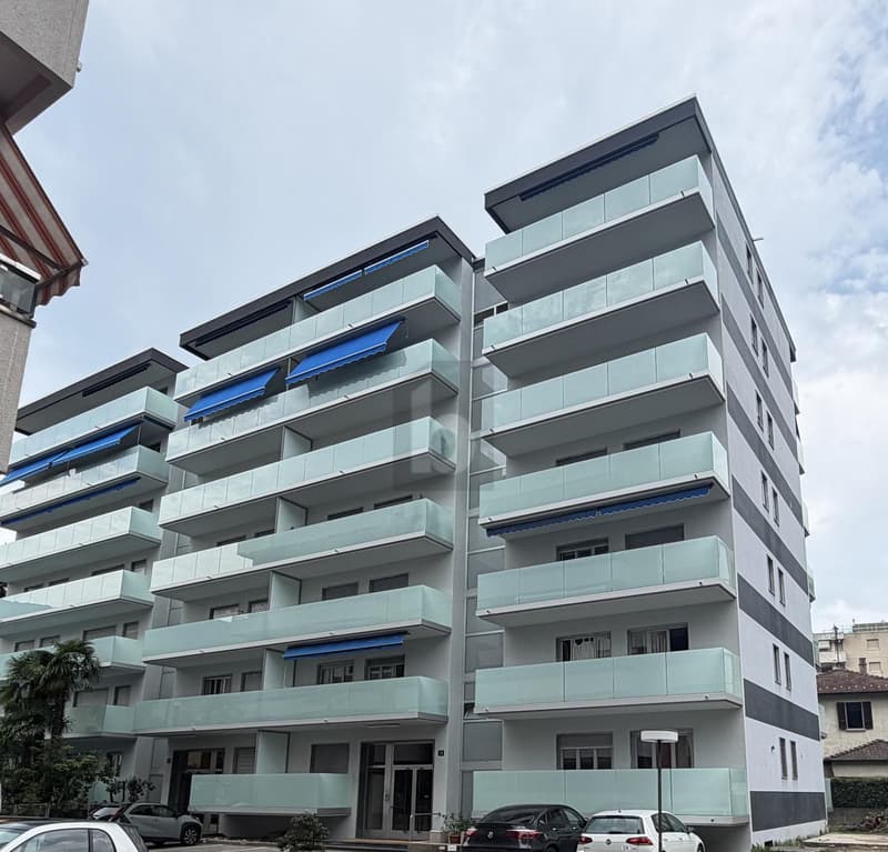 Dans un quartier central, grand balcon et piscine (1)