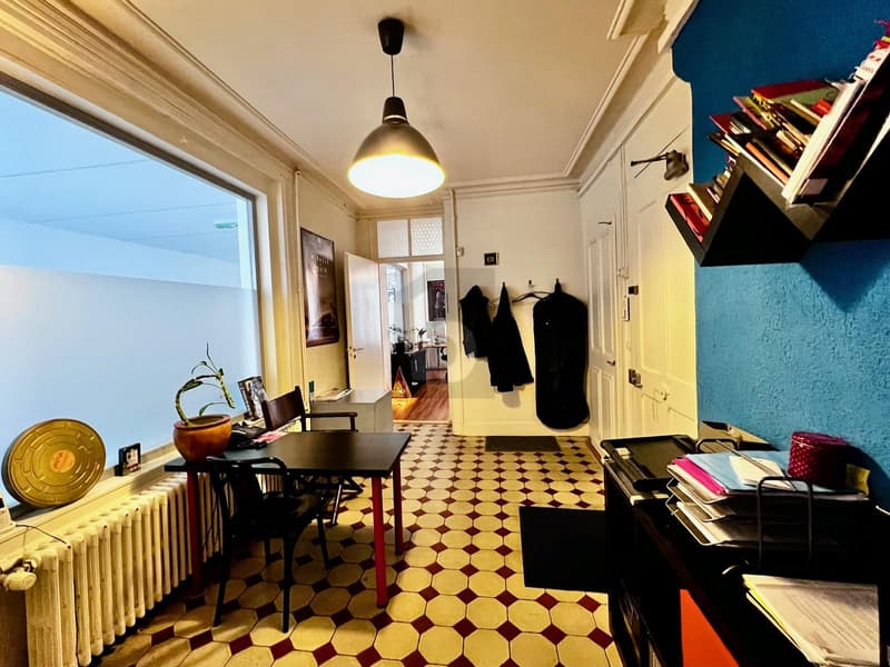 1 or 2 cozy and inviting offices under the train station (1)