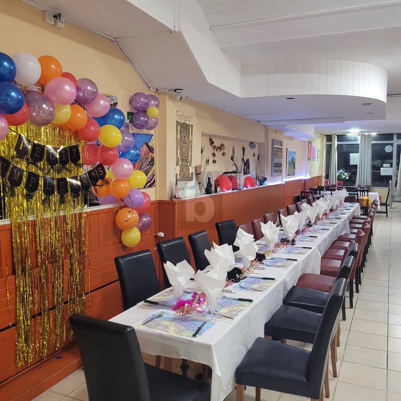 Restaurant in a lively neighborhood (1)