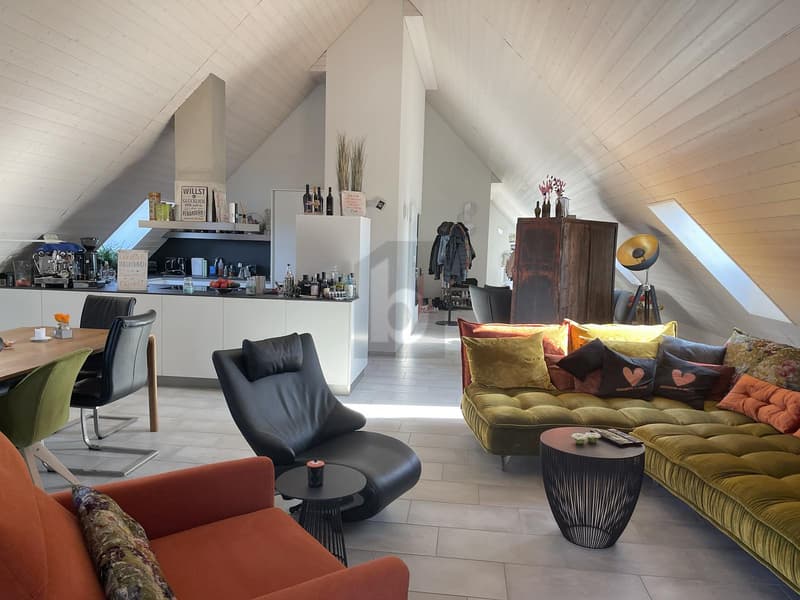 PREMIUM LIVING WITH LOFT CHARACTER AND LIFT ACCESS (1)