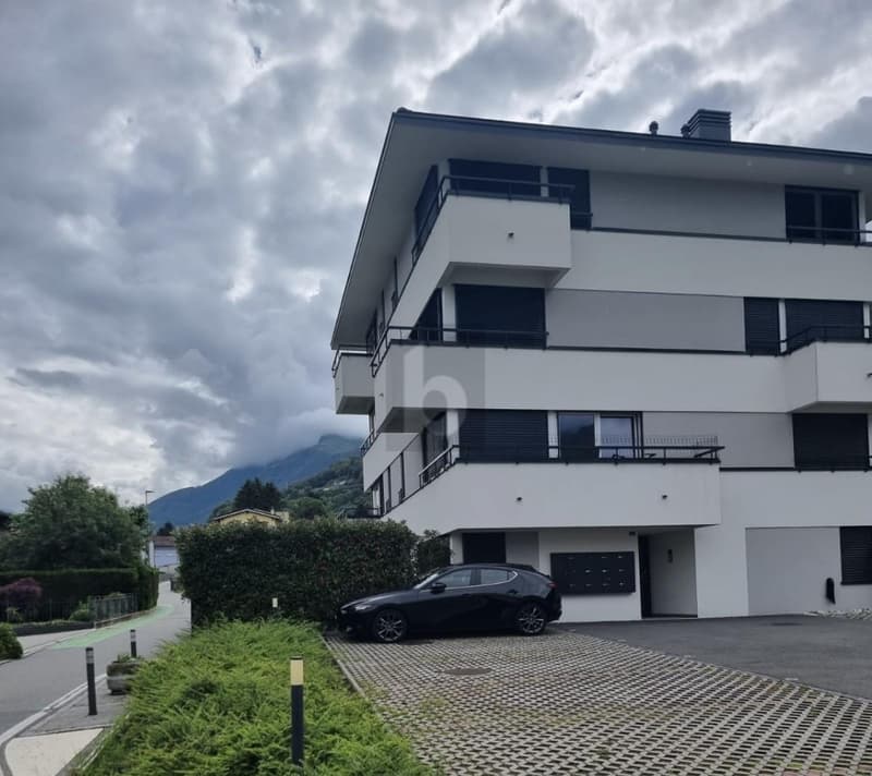 PEACEFUL, MODERN & READY TO MOVE IN (1)