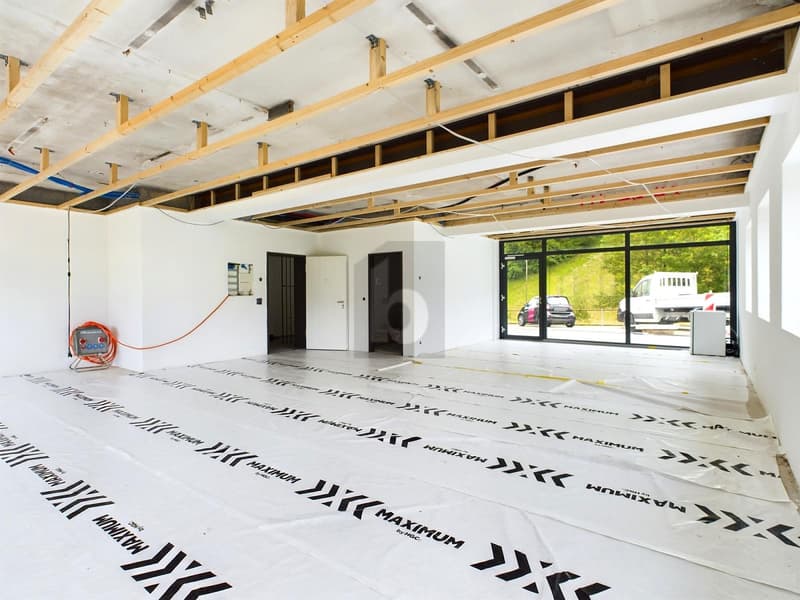 Espace polyvalent avec vitrine (2)