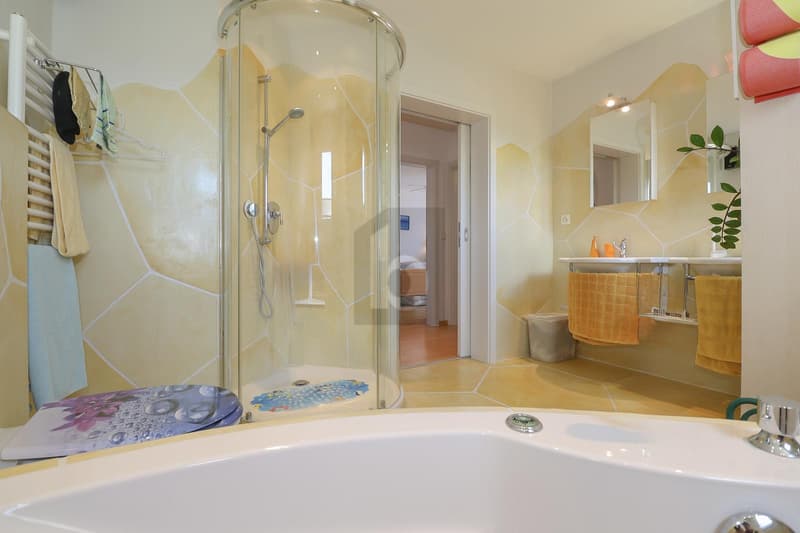SPACIOUS IN RURAL REGION (5)