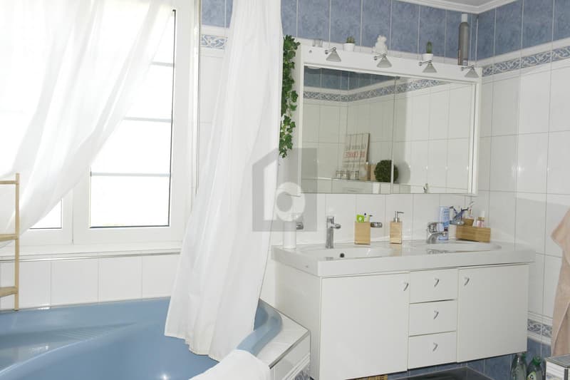 SPACIOUS, COZY WITH CHARACTER (5)