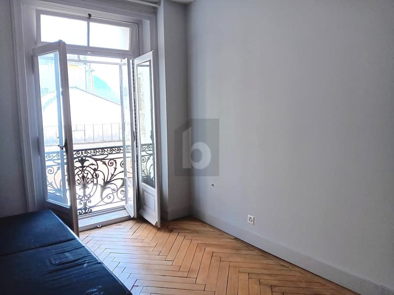 Living in an exceptional location by the lake (3)