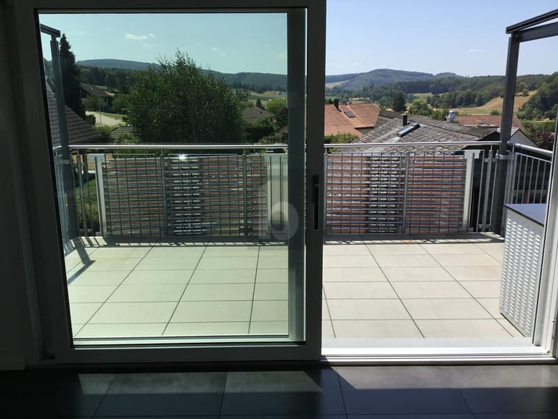 Soleggiato, climatizzato con balcone e stazione di ricarica elettrica (3)