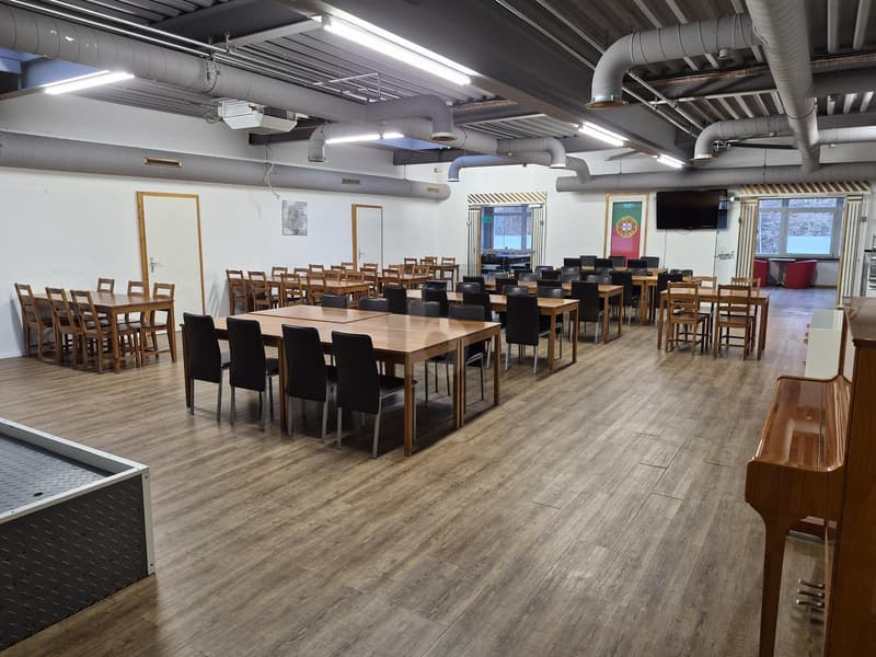 SPACIOUS AND VERSATILE COMMERCIAL SPACE (3)