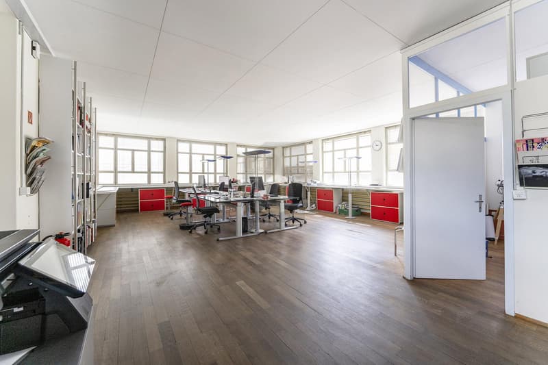 HELLE BÜRORÄUMLICHKEITEN IN KREATIVEM UMFELD (2)