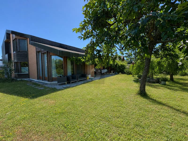 Lake view with garden idyll in top location (1)