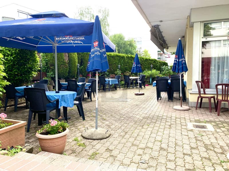 Ristorante di Successo con Terrazza e Bar (1)