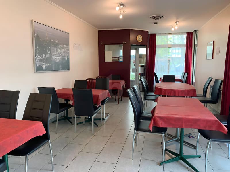 Ristorante di Successo con Terrazza e Bar (3)