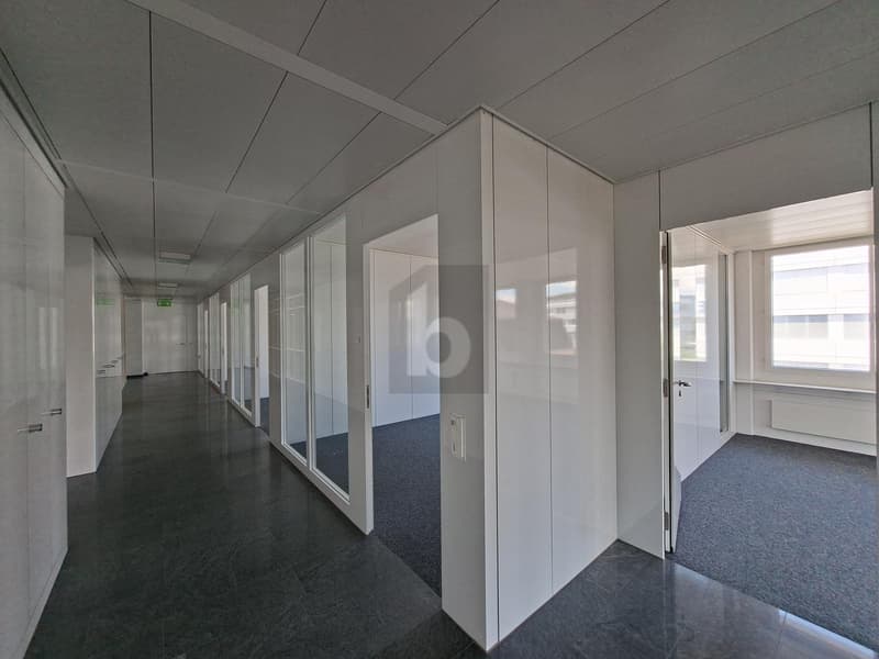 LOTS OF SPACE FOR YOUR BUSINESS SUCCESS (2)