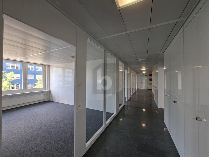 LOTS OF SPACE FOR YOUR BUSINESS SUCCESS (1)
