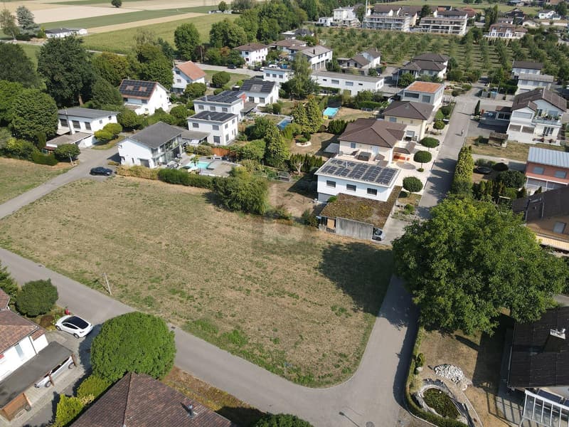 Paradise Building Plot in Family-Friendly Quarter (1)