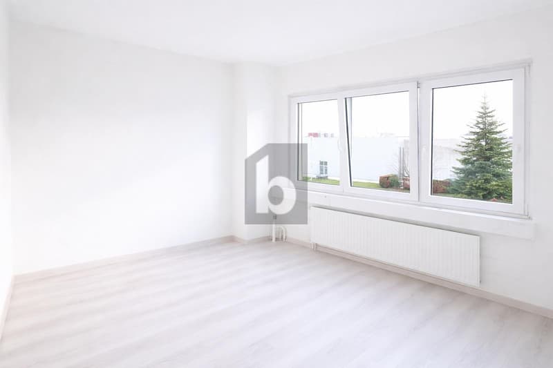 ÉTAGE BUREAUX À 4,39 % BRUT ET 35 PLACES DE PARC (2)