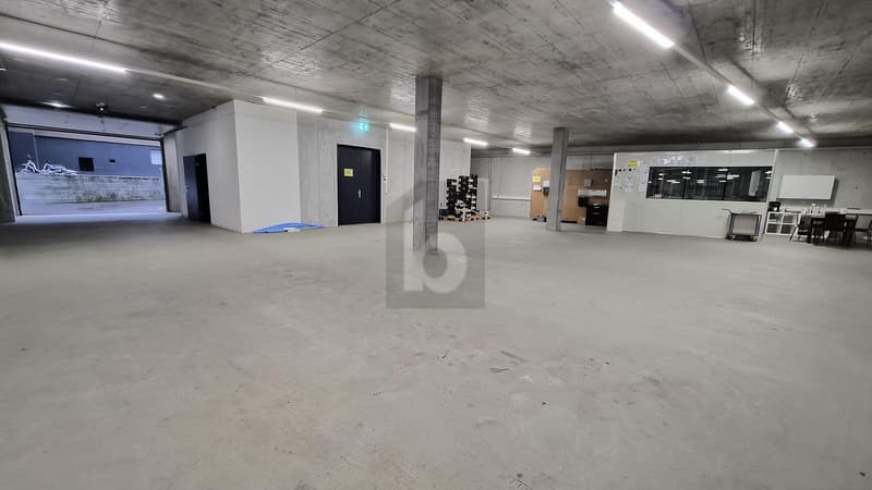 SPACIOUS WITH PRIVATE ENTRANCE (3)