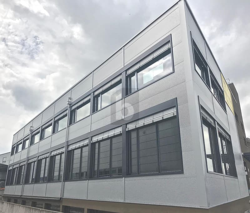 SPACIOUS WITH PRIVATE ENTRANCE (5)