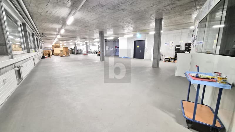 SPACIOUS WITH PRIVATE ENTRANCE (1)
