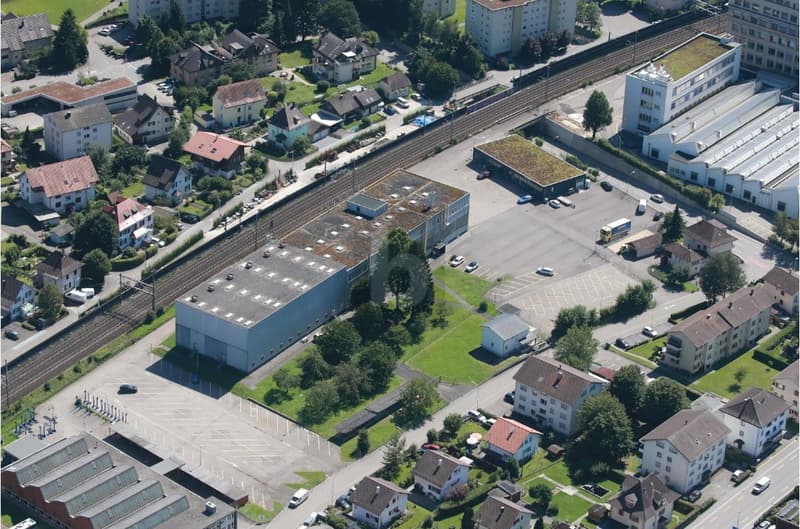 10 - 300 PLACES DE STATIONNEMENT EXTÉRIEURES DISPONIBLES (2)