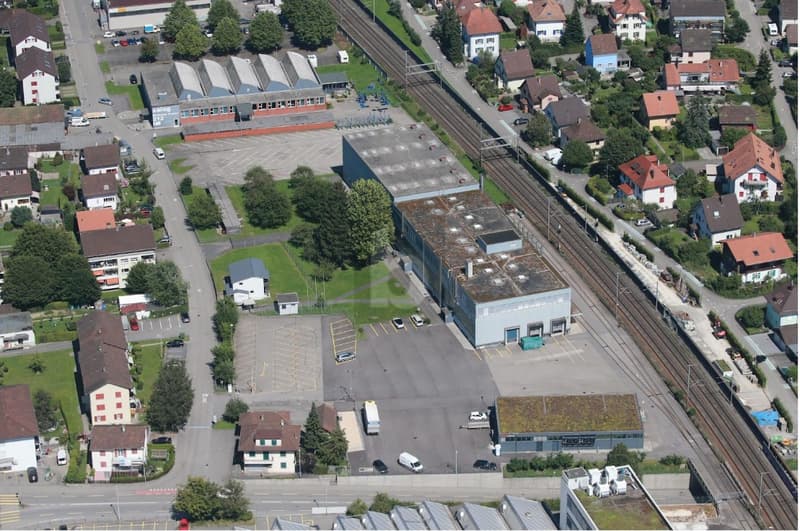 10 - 300 PLACES DE STATIONNEMENT EXTÉRIEURES DISPONIBLES (1)
