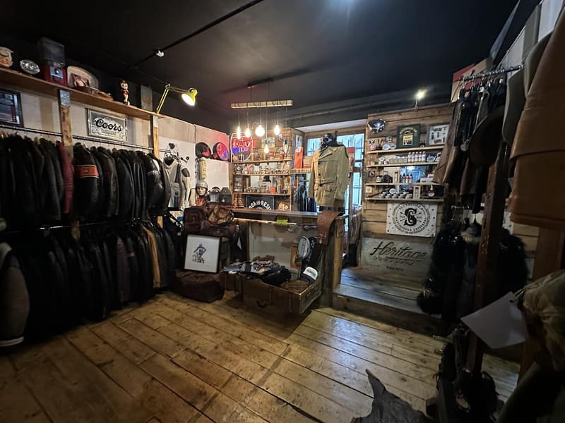 CLOTHING STORE IN EAUX-VIVES (1)
