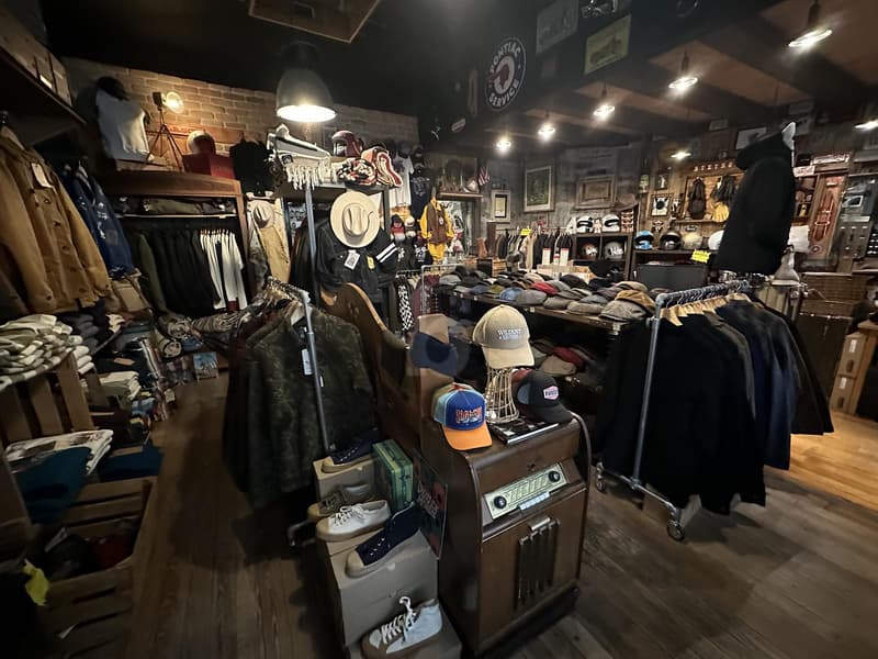 CLOTHING STORE IN EAUX-VIVES (3)