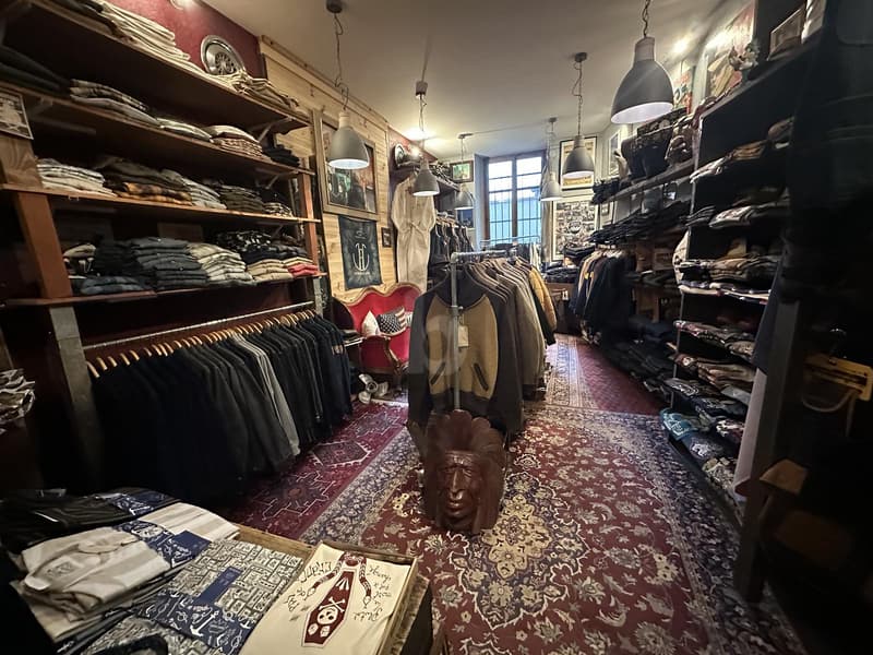 CLOTHING STORE IN EAUX-VIVES (2)