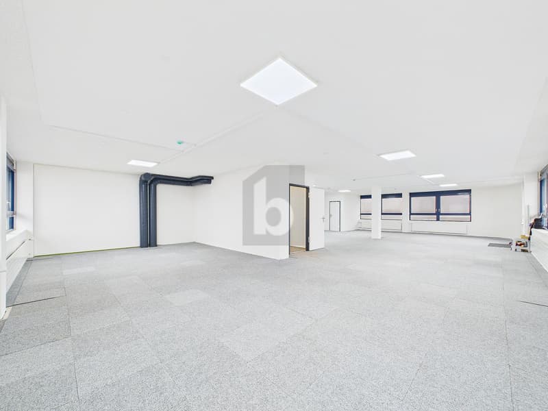 HELLER SHOWROOM IN TOP LOCATION (2)