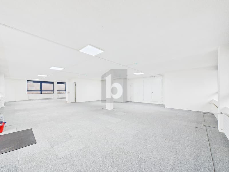 HELLER SHOWROOM IN TOP LOCATION (3)
