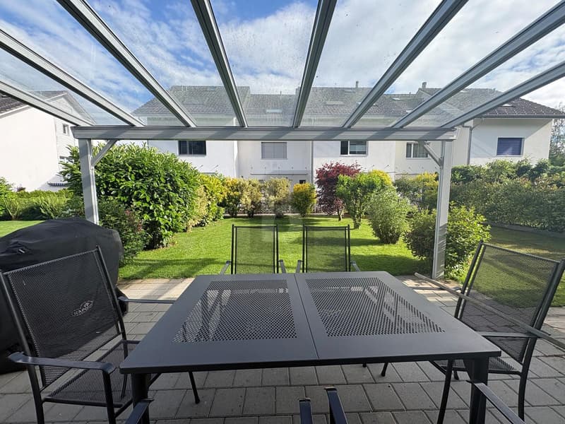 Family-friendly living with a beautiful garden (3)