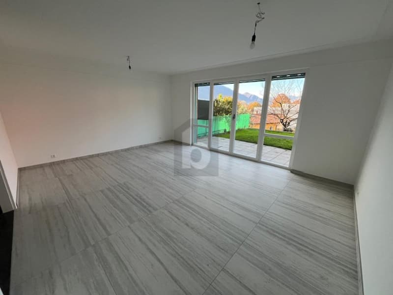 Una residenza da sogno con vista sul lago e piccolo giardino (2)