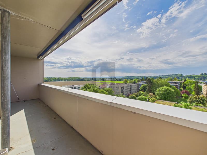 Balcon ensoleillé avec vue panoramique (1)