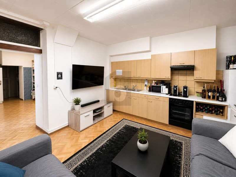HELL, MODIFIZIERBAR UND STRATEGISCH GELEGEN (5)