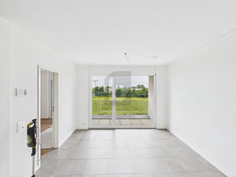 Inondato di luce con balcone (1)